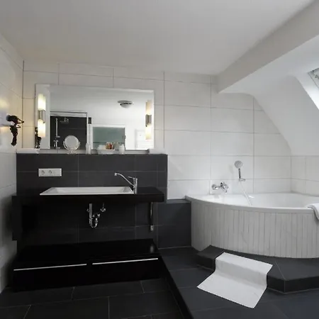 City Hotel 호텔 라어