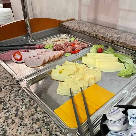 City Hotel 호텔 라어