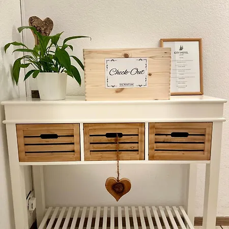 City Hotel 3* 라어