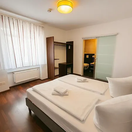 호텔 City Hotel 라어