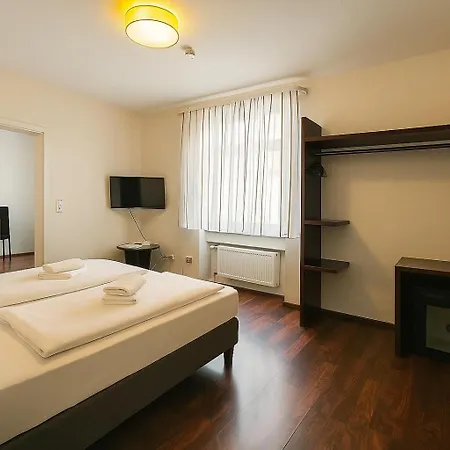 City Hotel 3* 라어