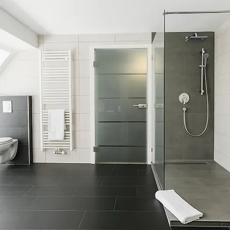 City Hotel 3* 라어