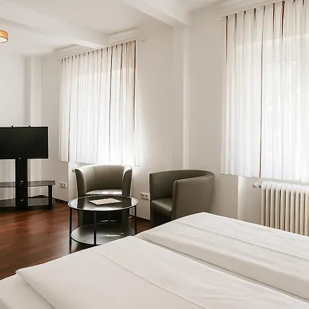 호텔 City Hotel 라어