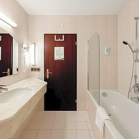 City Hotel